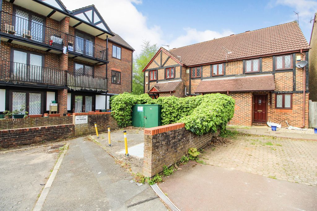 Property photo 1 of 12 Two Double Bedroom Mid Terraced House To Rent