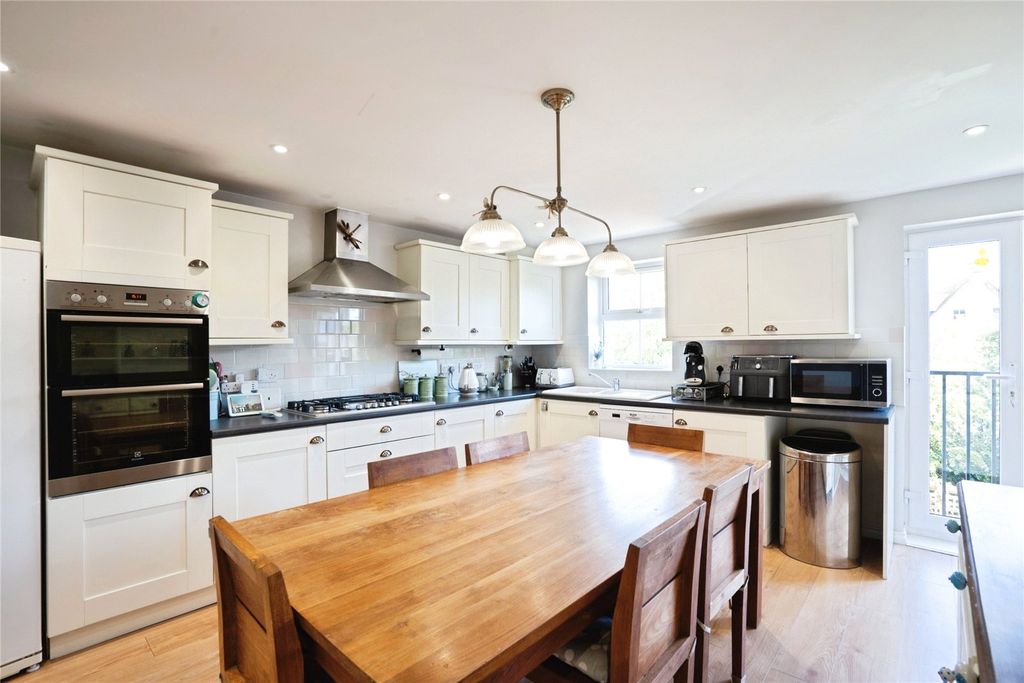 Property photo 1 of 17 Kitchen