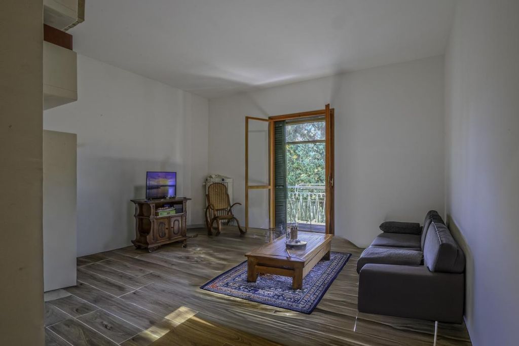 Property photo 2 of 31