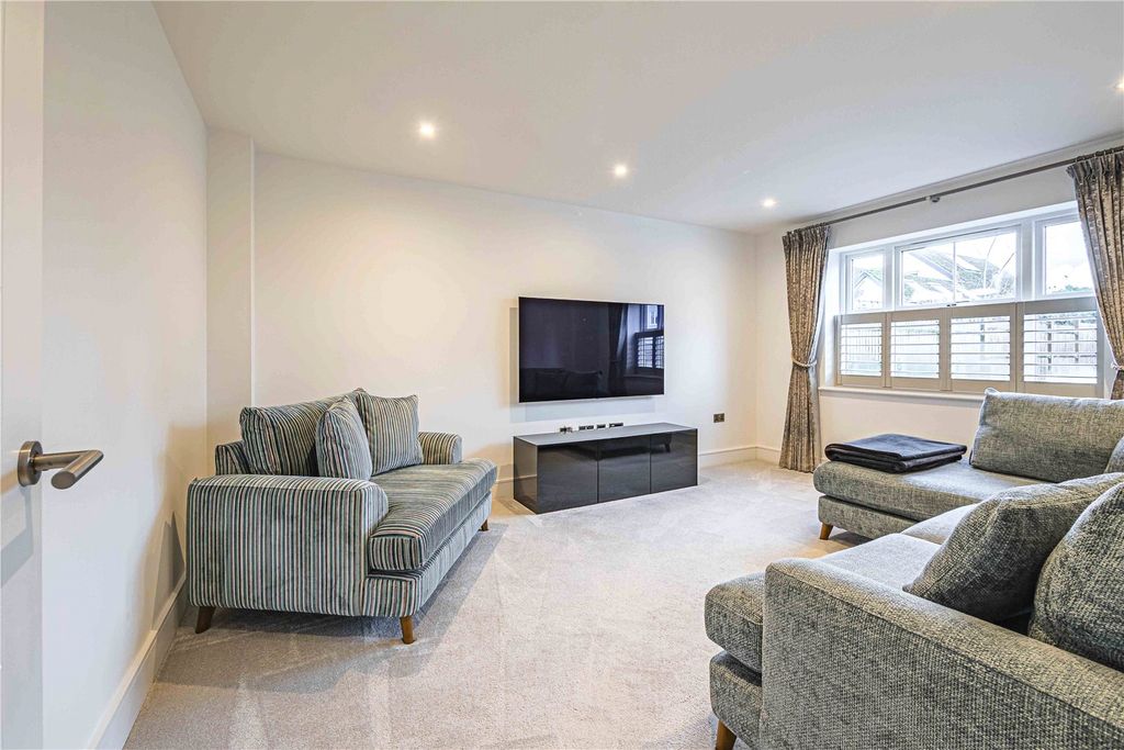 Property photo 2 of 27 Picture No. 43