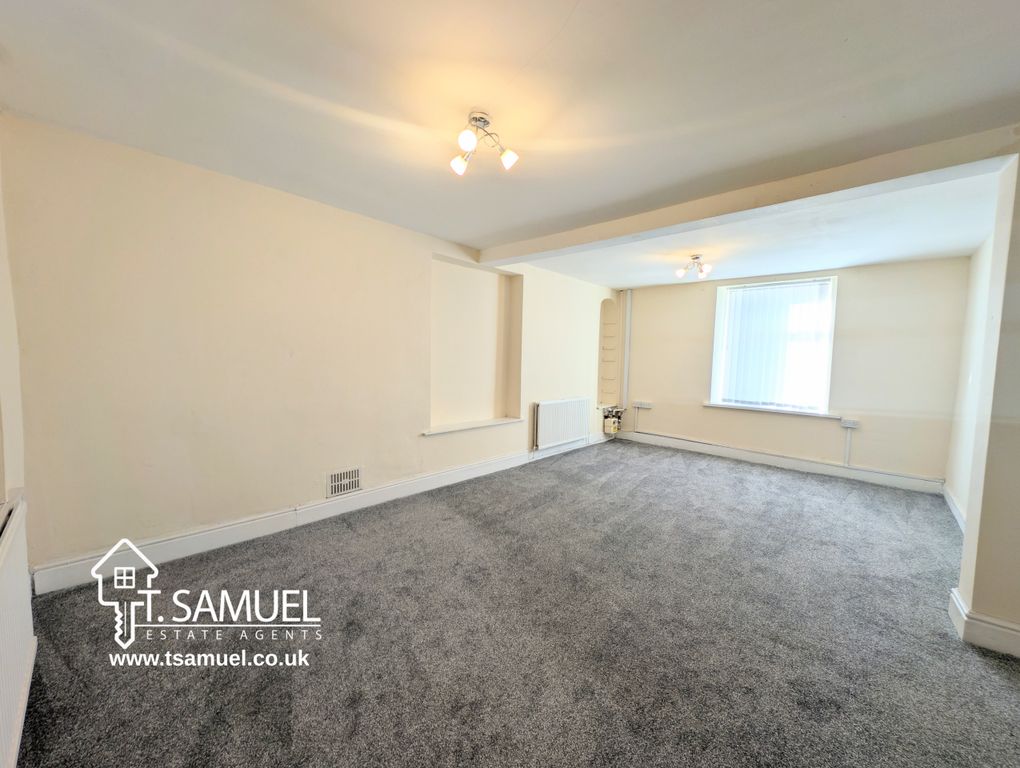 Property photo 3 of 23 Living Room