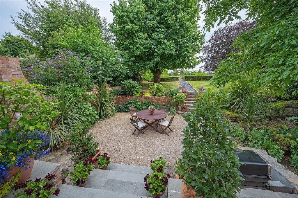 Property photo 2 of 34