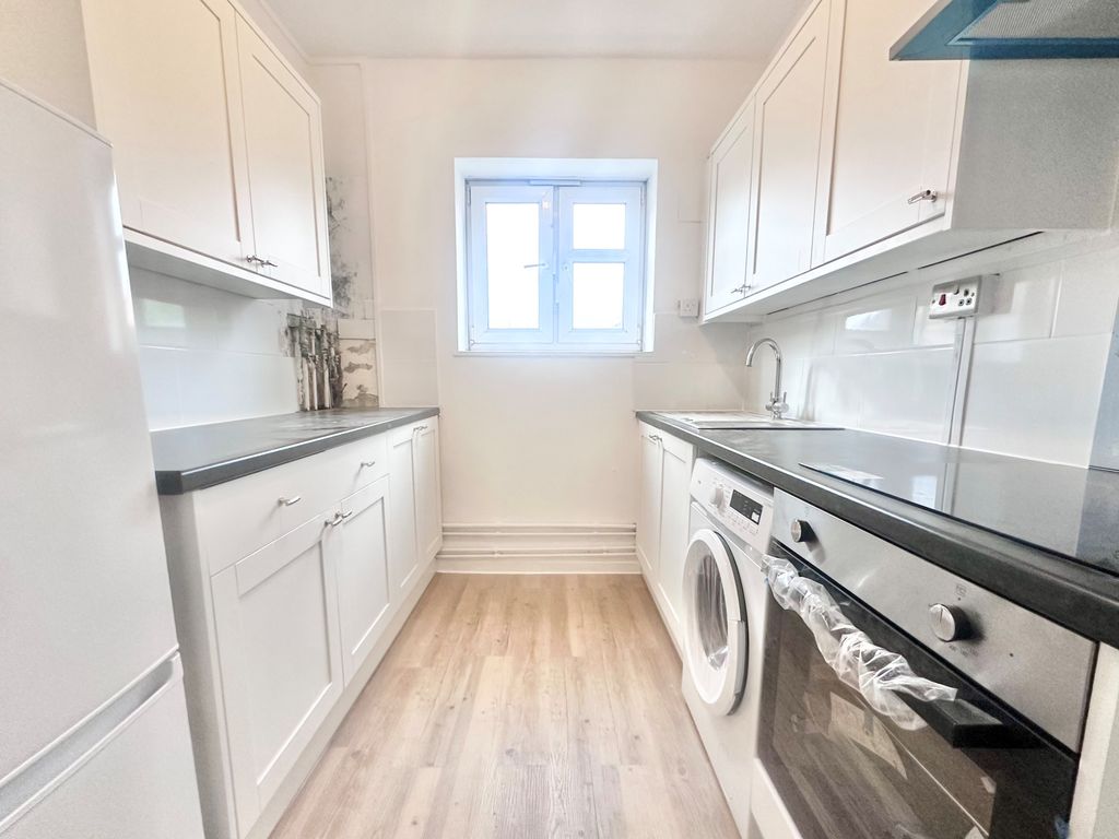 Property photo 1 of 7 Kitchen