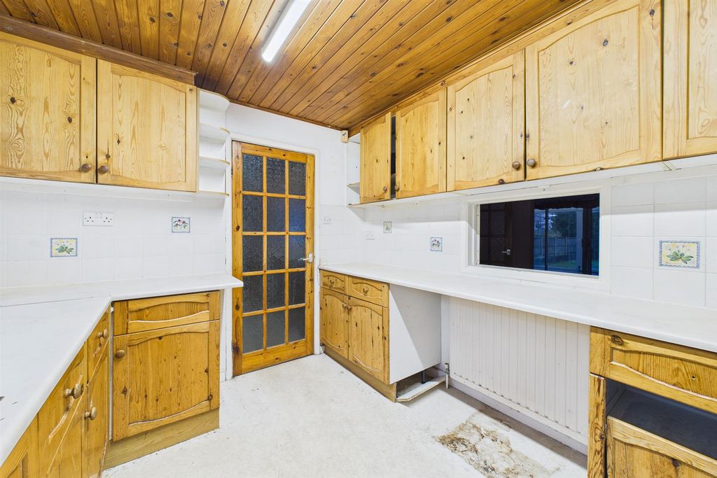 Property photo 3 of 33 100, Walton Road Clevedon, Bs21 6An | Freehold Dev