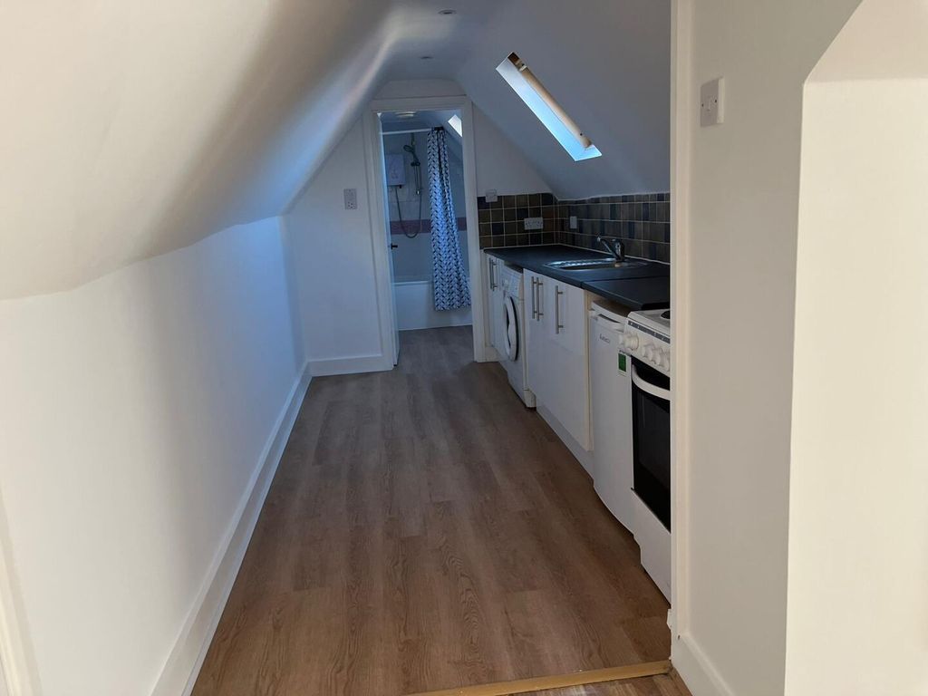 Property photo 2 of 11 Kitchen