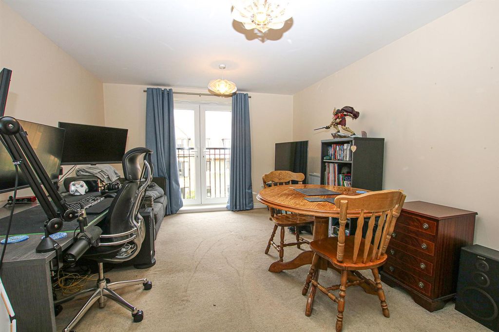 Property photo 2 of 10 Img_7684 Lvg.Jpg