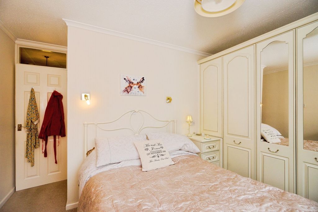 Property photo 3 of 17 Photo