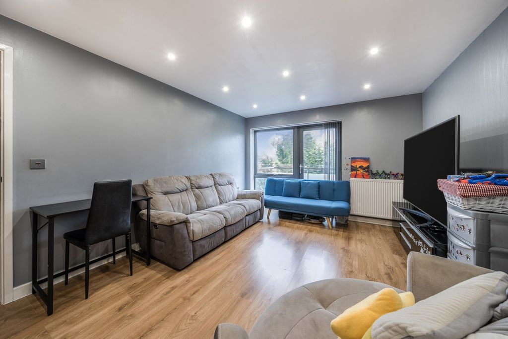 Property photo 2 of 21 1349514-11-68c13F...