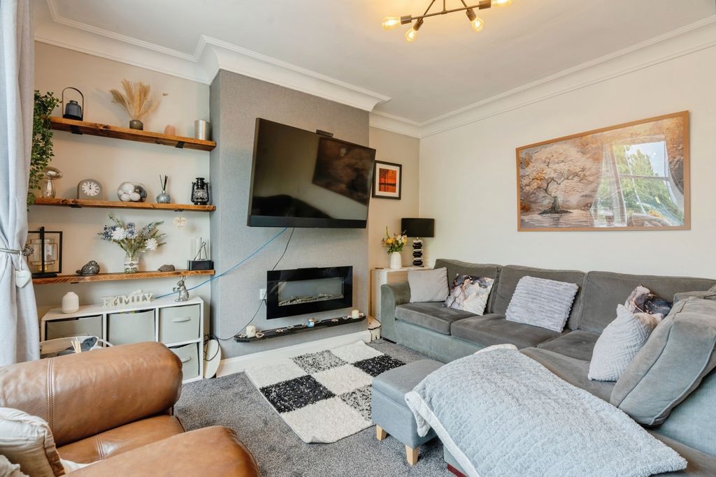 Property photo 2 of 24 Pbox-Img.Jpg