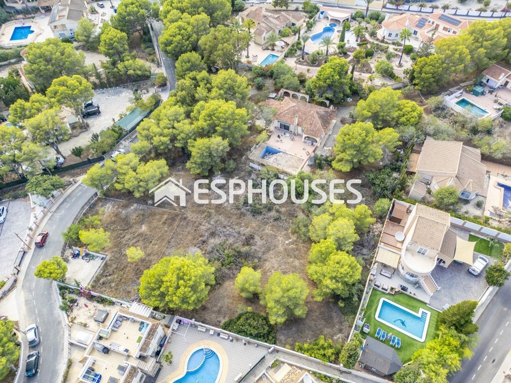 Property photo 2 of 35