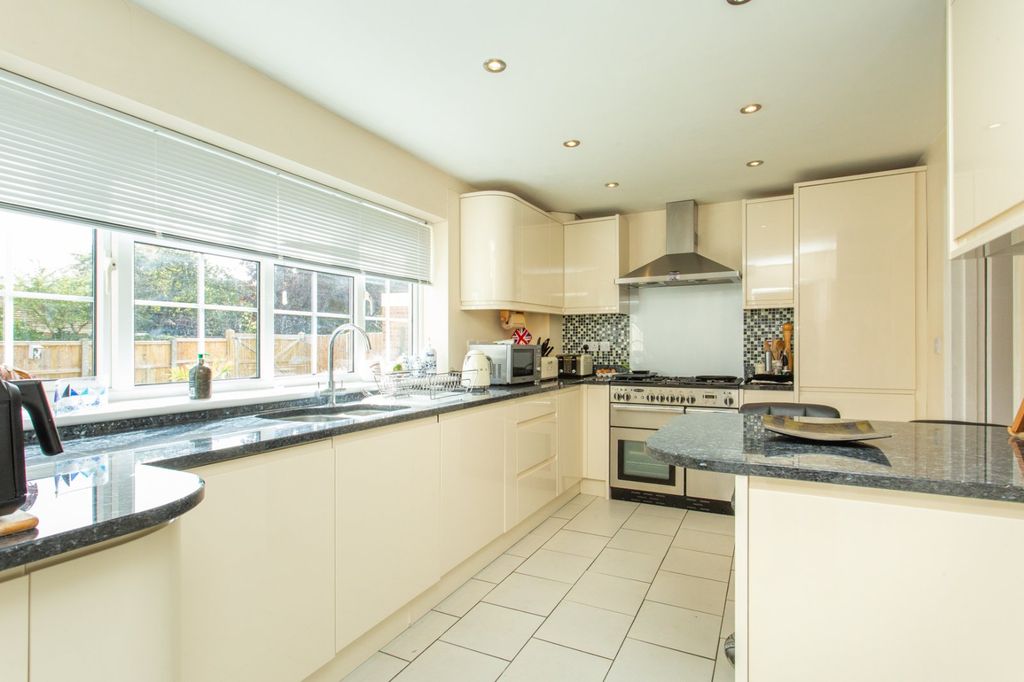 Property photo 3 of 19 Picture 3