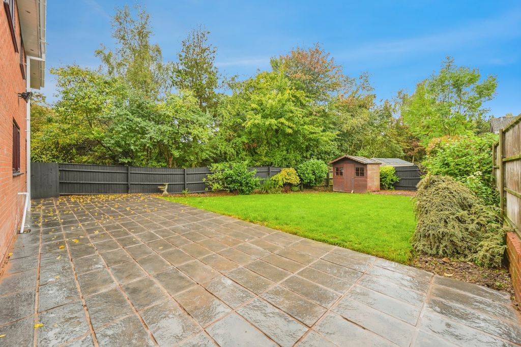 Property photo 3 of 17 Garden