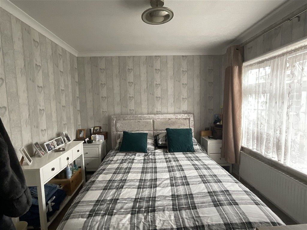 Property photo 3 of 7 Bedroom 1