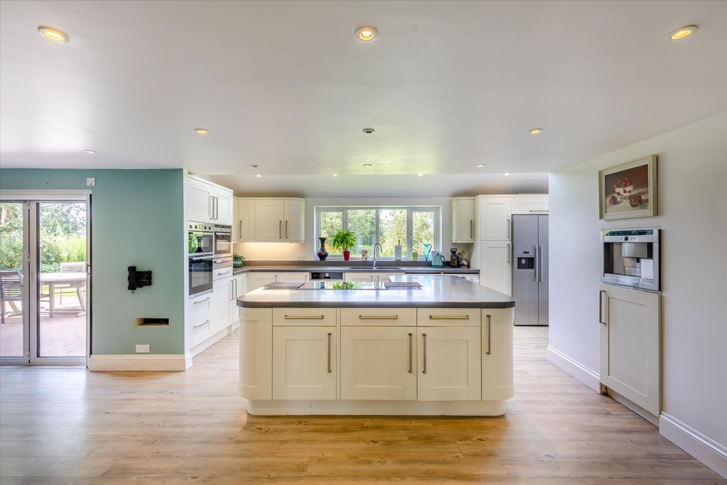 Property photo 3 of 31 Image