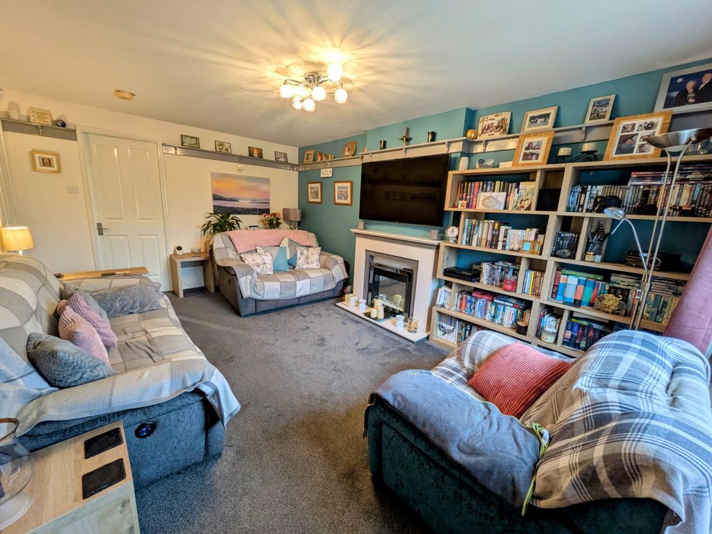 Property photo 3 of 15 Lounge