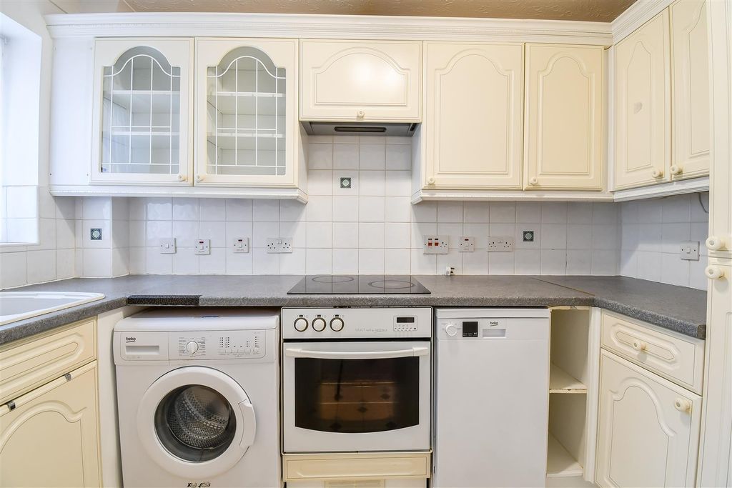 Property photo 3 of 21 Kitchen