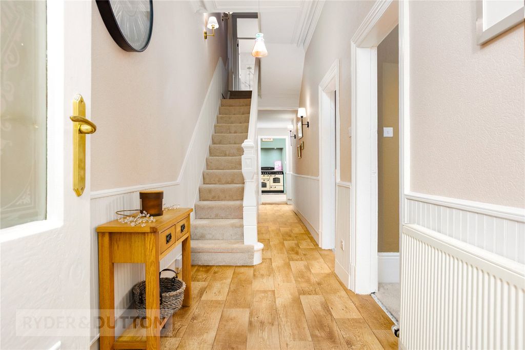 Property photo 3 of 31 Entrance Hallway
