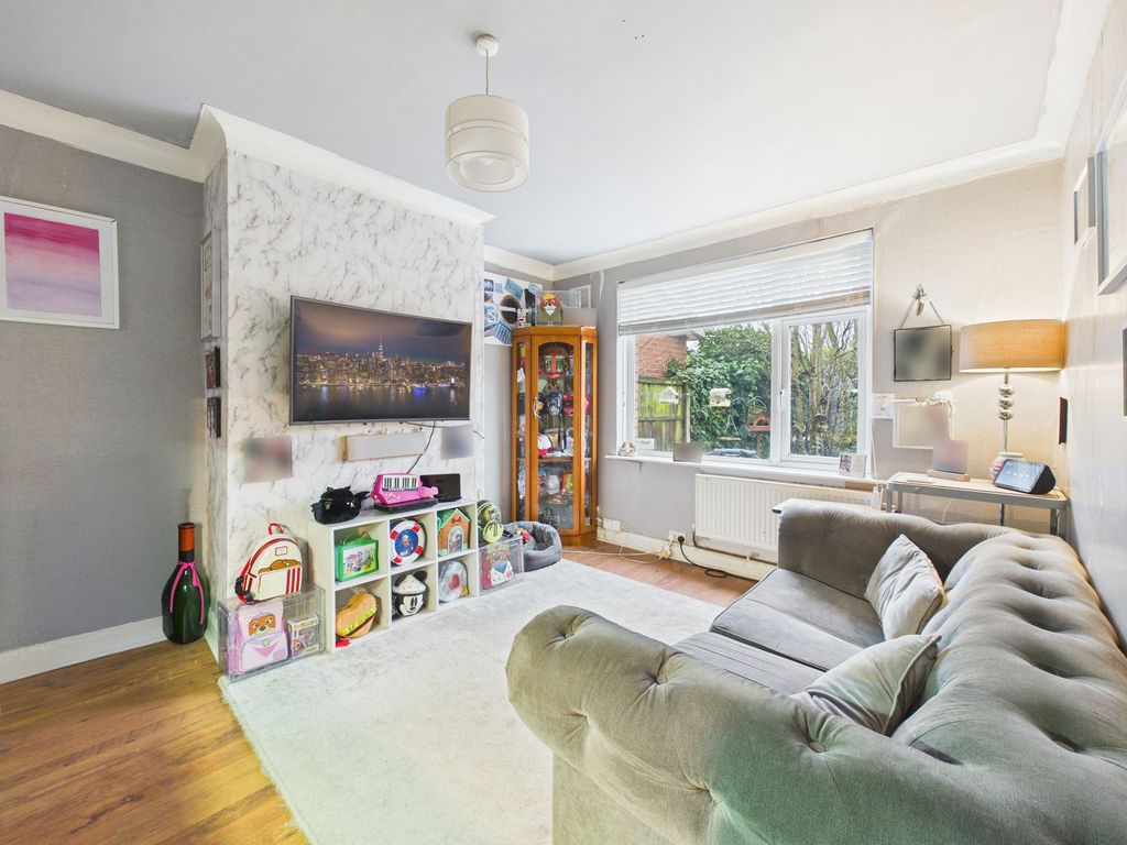 Property photo 1 of 13 Lounge