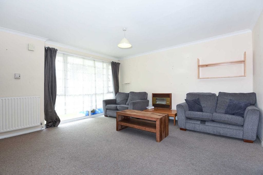 Property photo 2 of 8