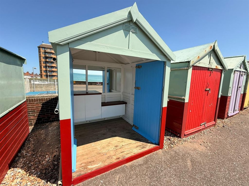 Property photo 2 of 23 Beach Hut