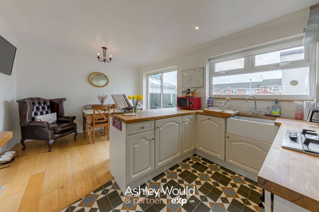 Property photo 2 of 14