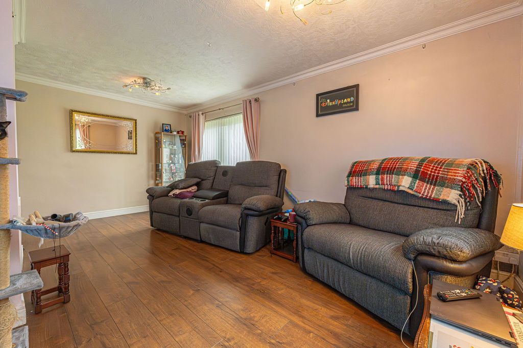 Property photo 3 of 28