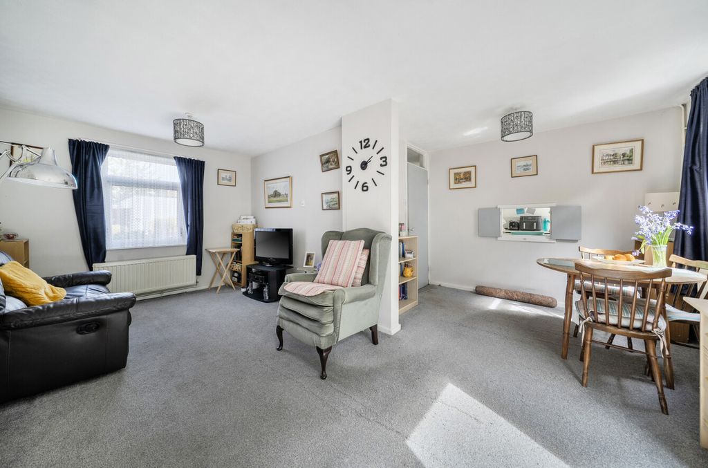 Property photo 2 of 15 1445840-12-69E0Ff...