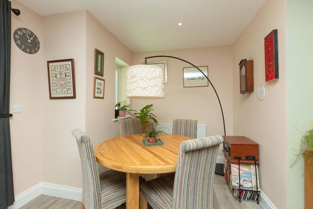 Property photo 3 of 12 Picture 3