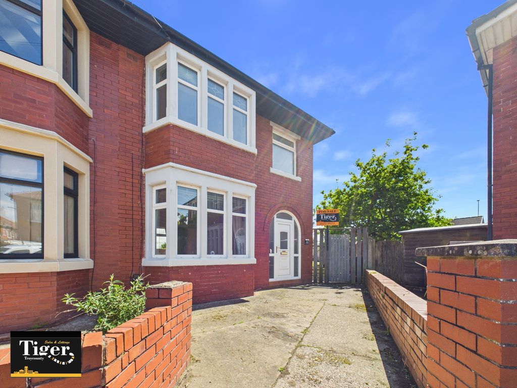 Property photo 1 of 15 Cam01931G0-Pr0366-Still015