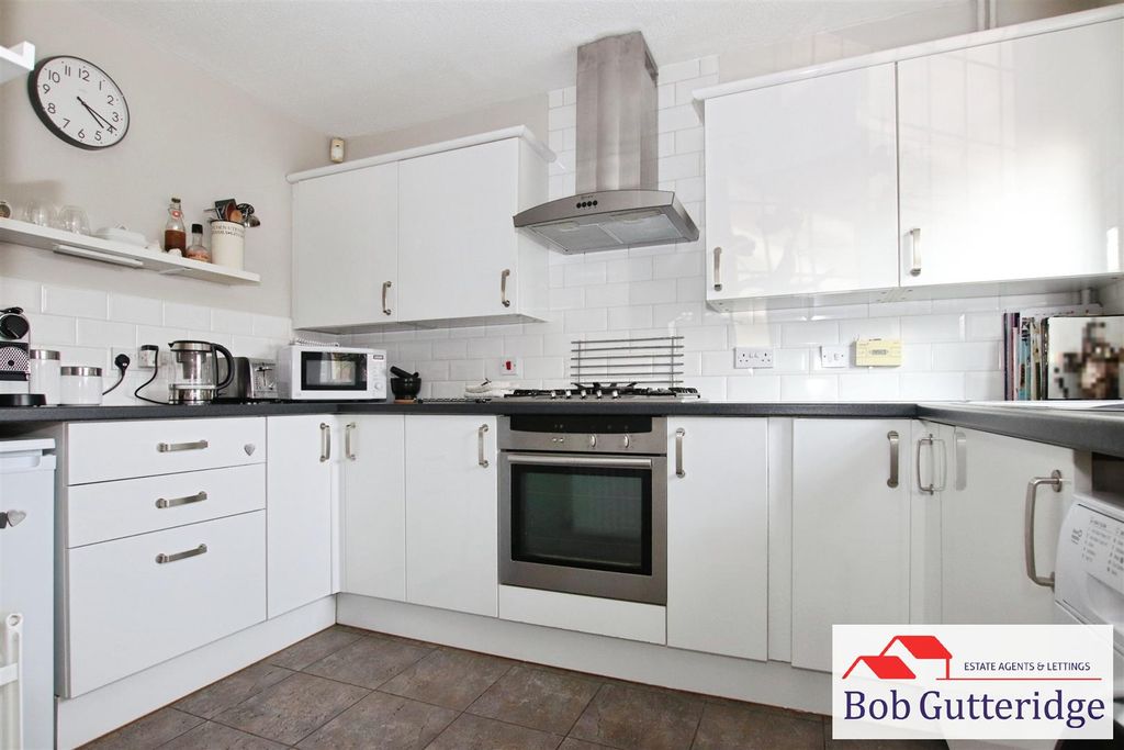 Property photo 2 of 35 Fitted Kitchen