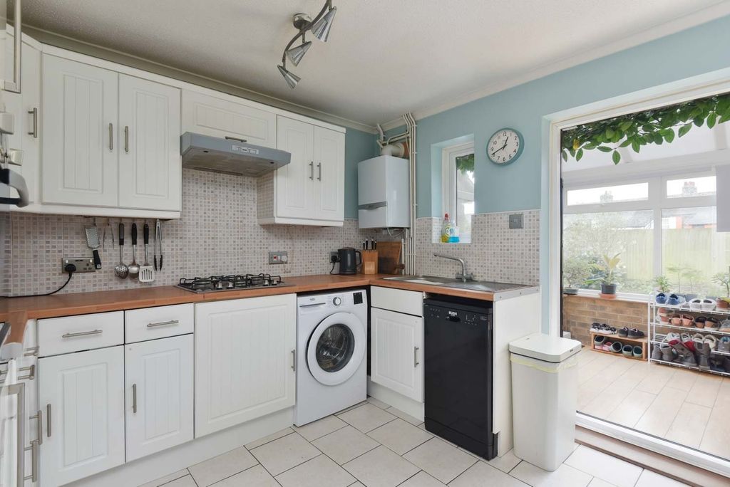 Property photo 2 of 16 4639645