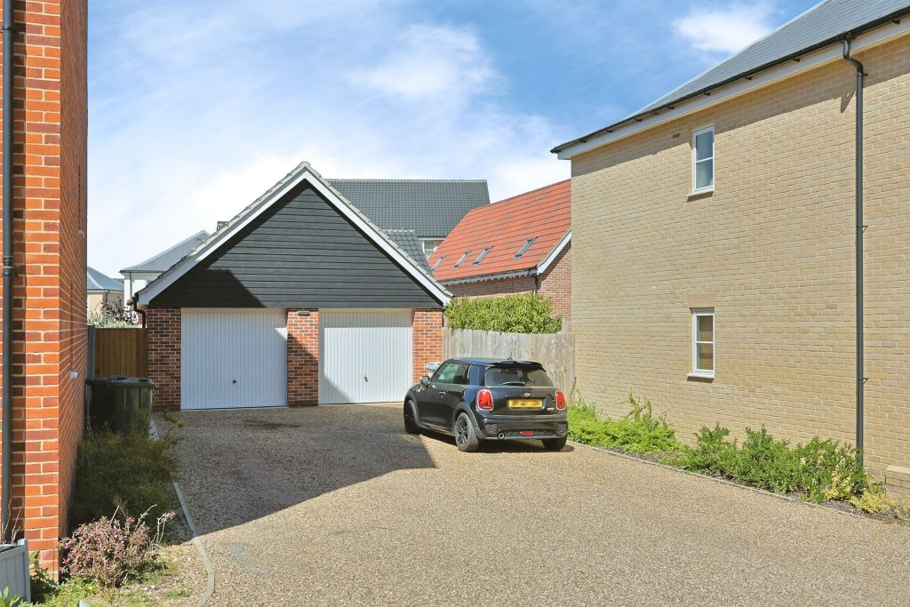 Property photo 2 of 16