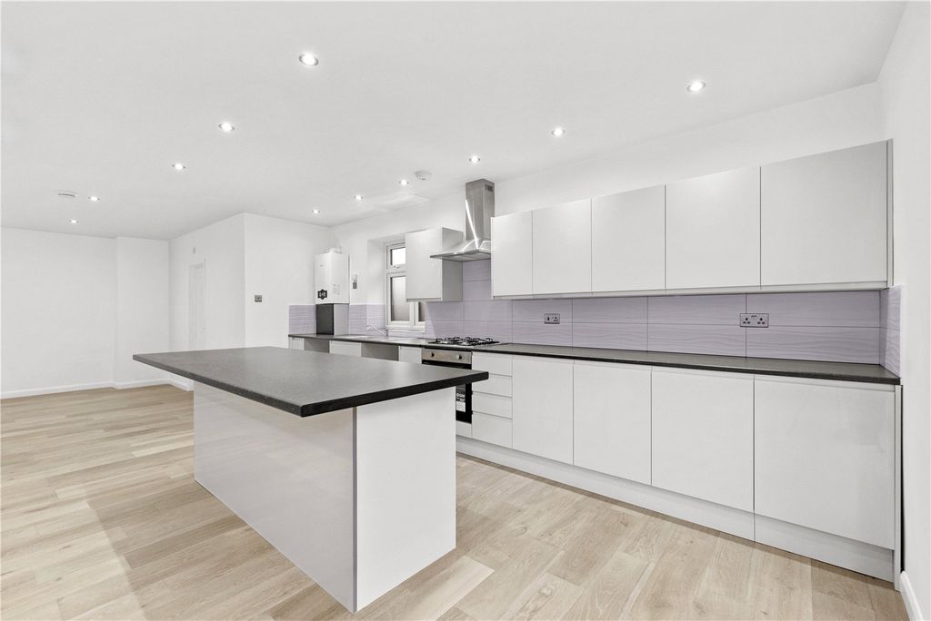 Property photo 2 of 27 Picture No. 03