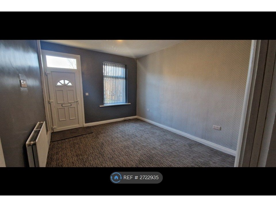 Property photo 2 of 7 Living Room