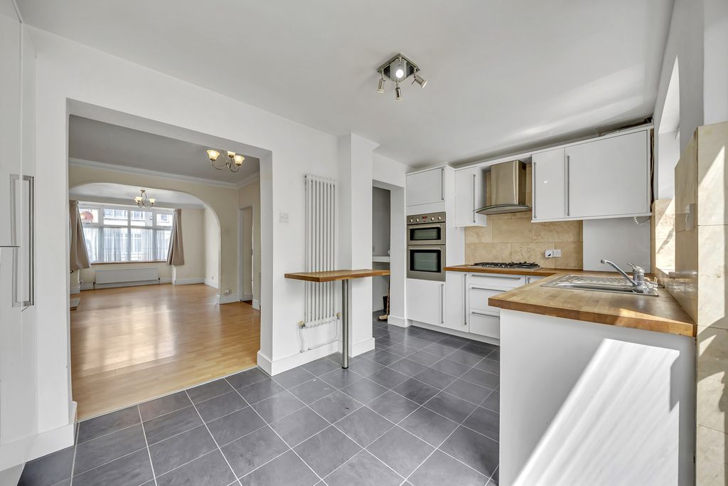 Property photo 2 of 22
