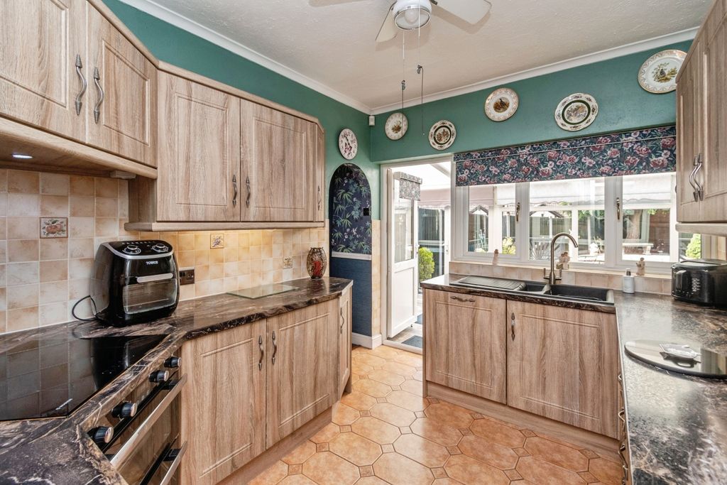 Property photo 2 of 20 Kitchen