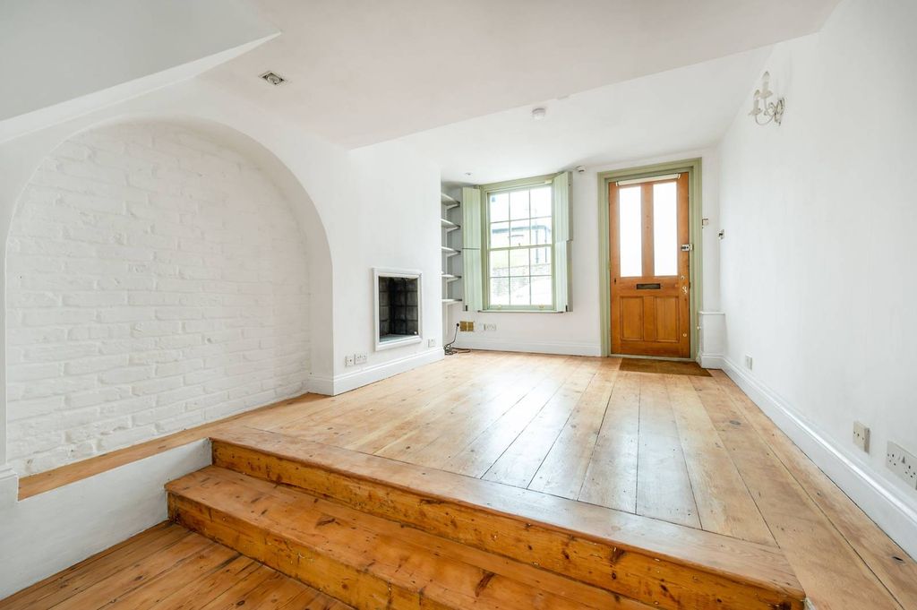 Property photo 2 of 8