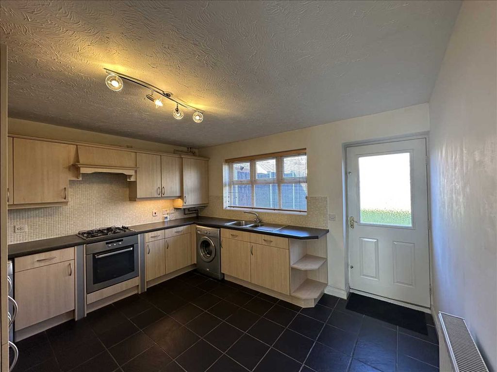 Additional image 4 of 3 bed semi-detached house to rentLaurel Way, Scunthorpe, Scunthorpe DN17