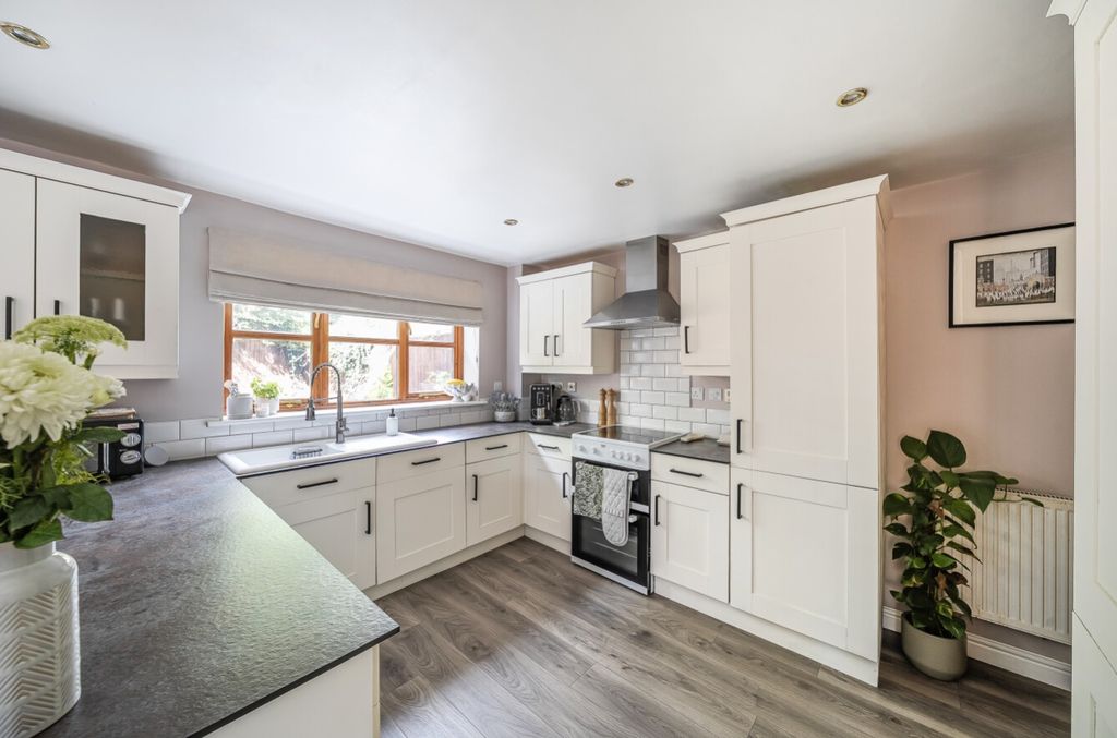 Property photo 3 of 21 1346710-11-68B5c92B9F6Df-Arw