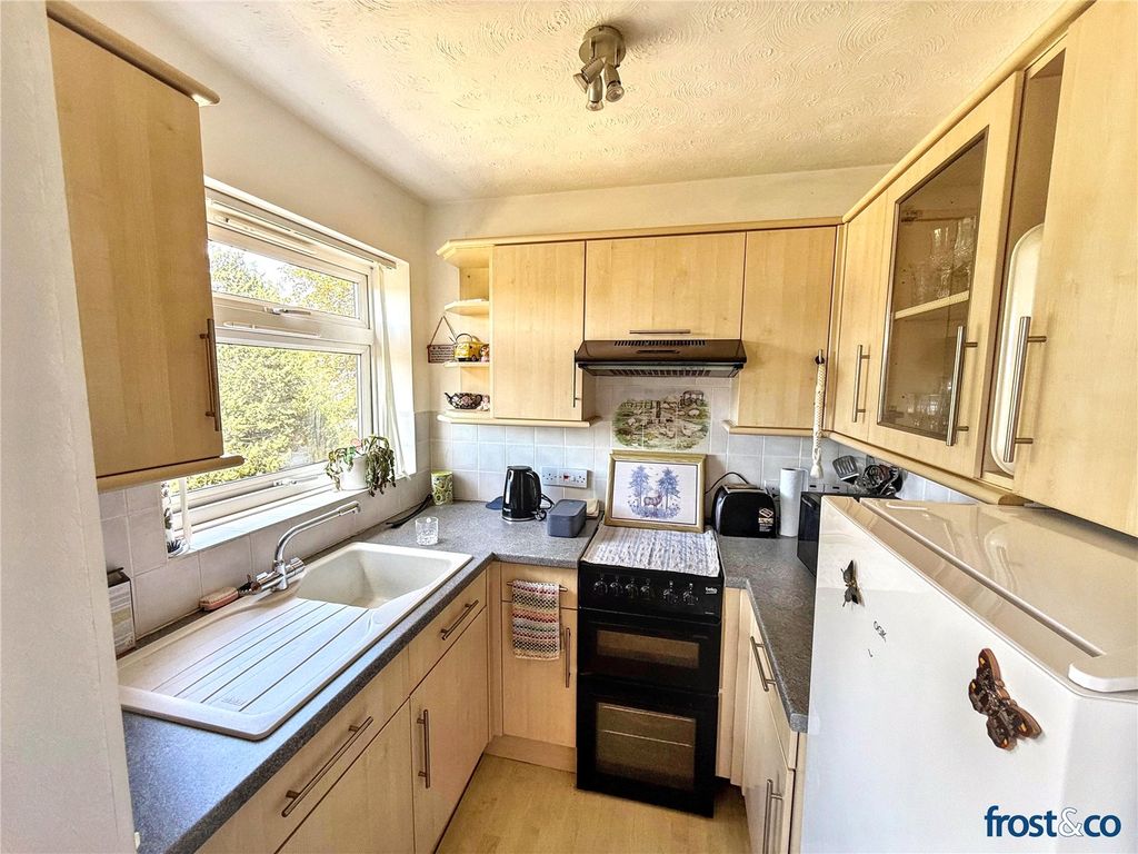 Property photo 3 of 10 Kitchen