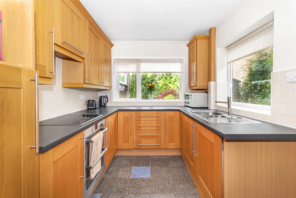 Property photo 3 of 32 Kitchen