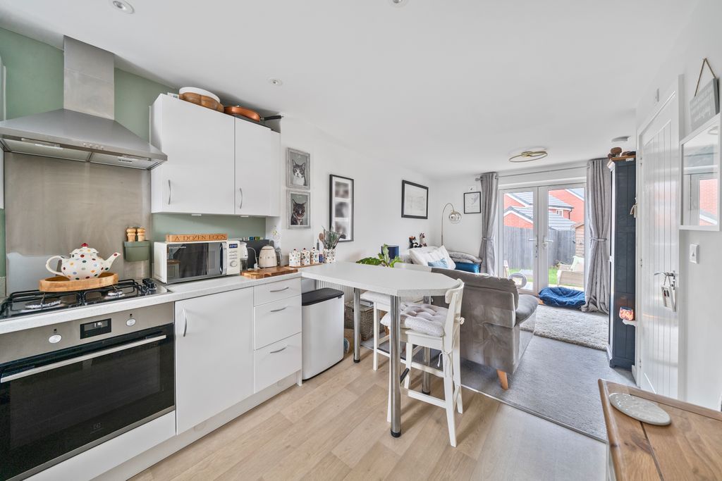 Property photo 3 of 12 Kitchen &amp; Living