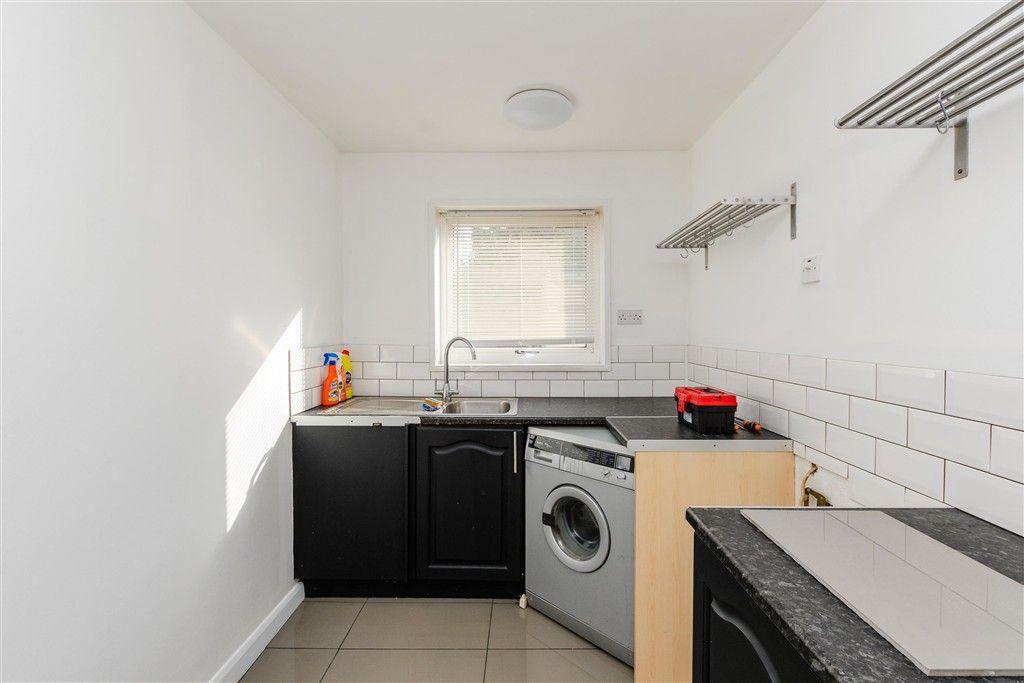 Property photo 2 of 7 Kitchen