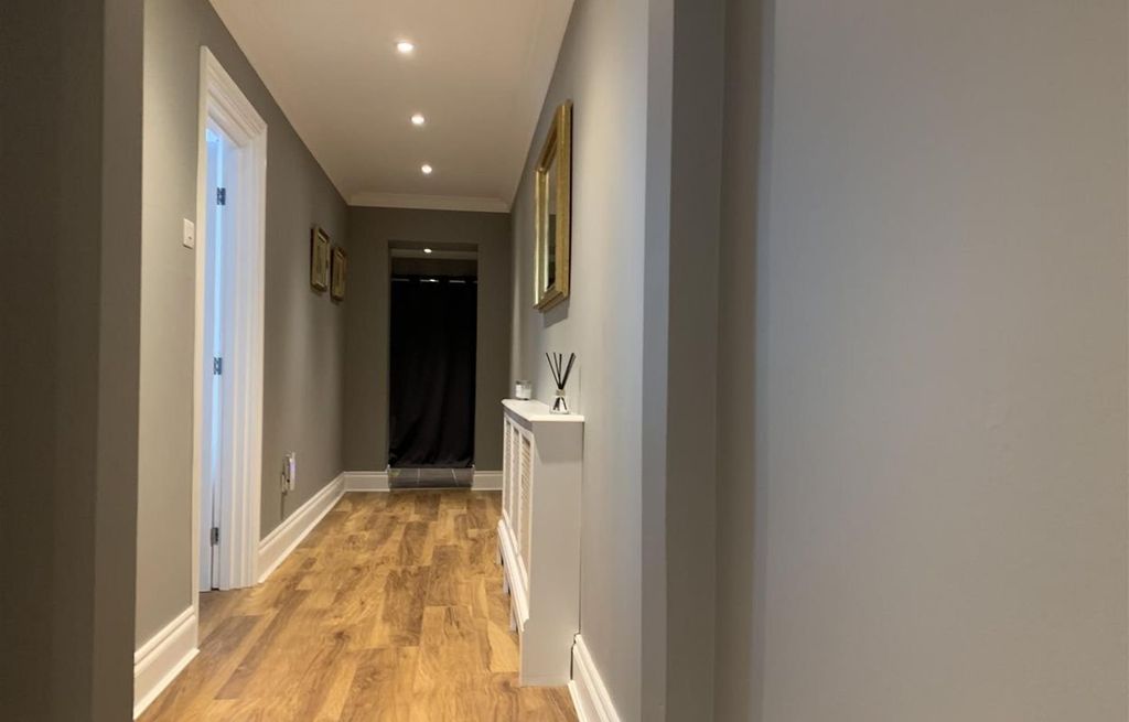 Property photo 3 of 9 Picture 3