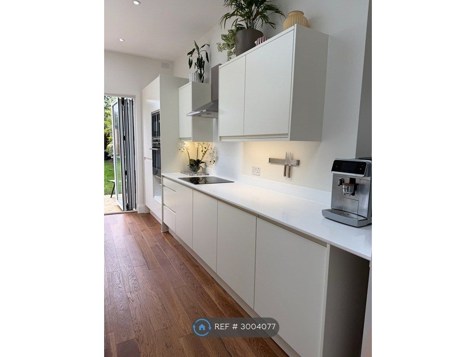 Property photo 3 of 27 Kitchen