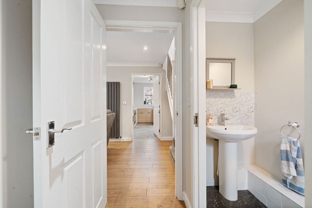 Property photo 3 of 33