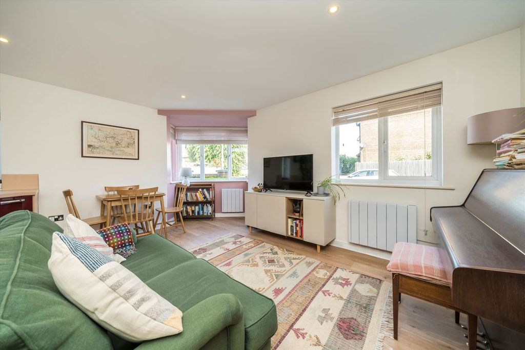 Property photo 2 of 6