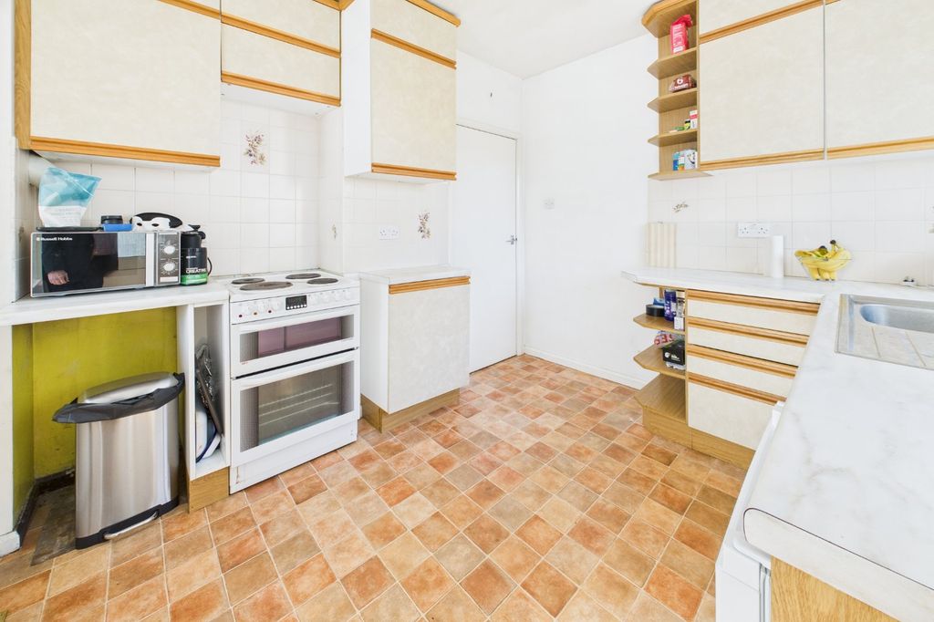 Property photo 3 of 16 Kitchen