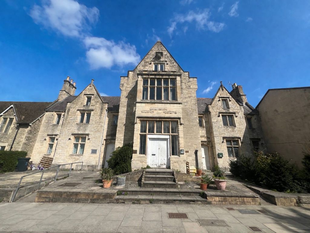 Property photo 1 of 8