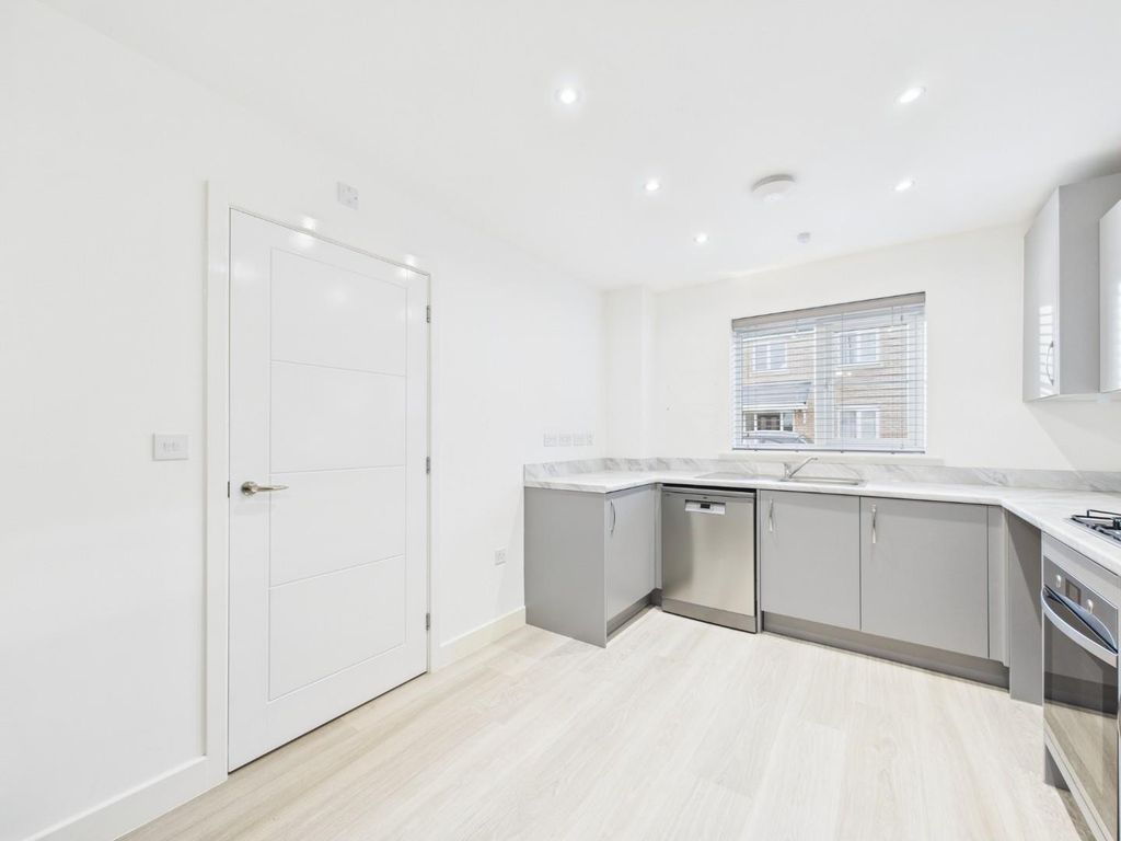 Property photo 2 of 12 Cam01238G0-Pr0574-Still010.Jpg